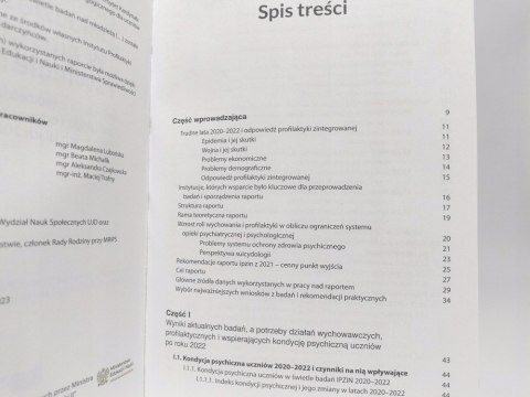 Jak wspierać młodzież w niestabilnym świecie? Dorota Żyro, Szymon Grzelak