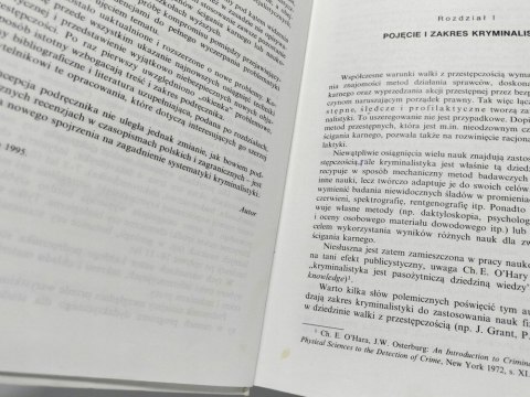 Kryminalistyka. Brunon Hołyst