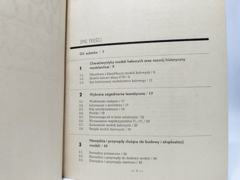 Modele halowe z napędem gumowym. E. Ciapała, R. Czechowski